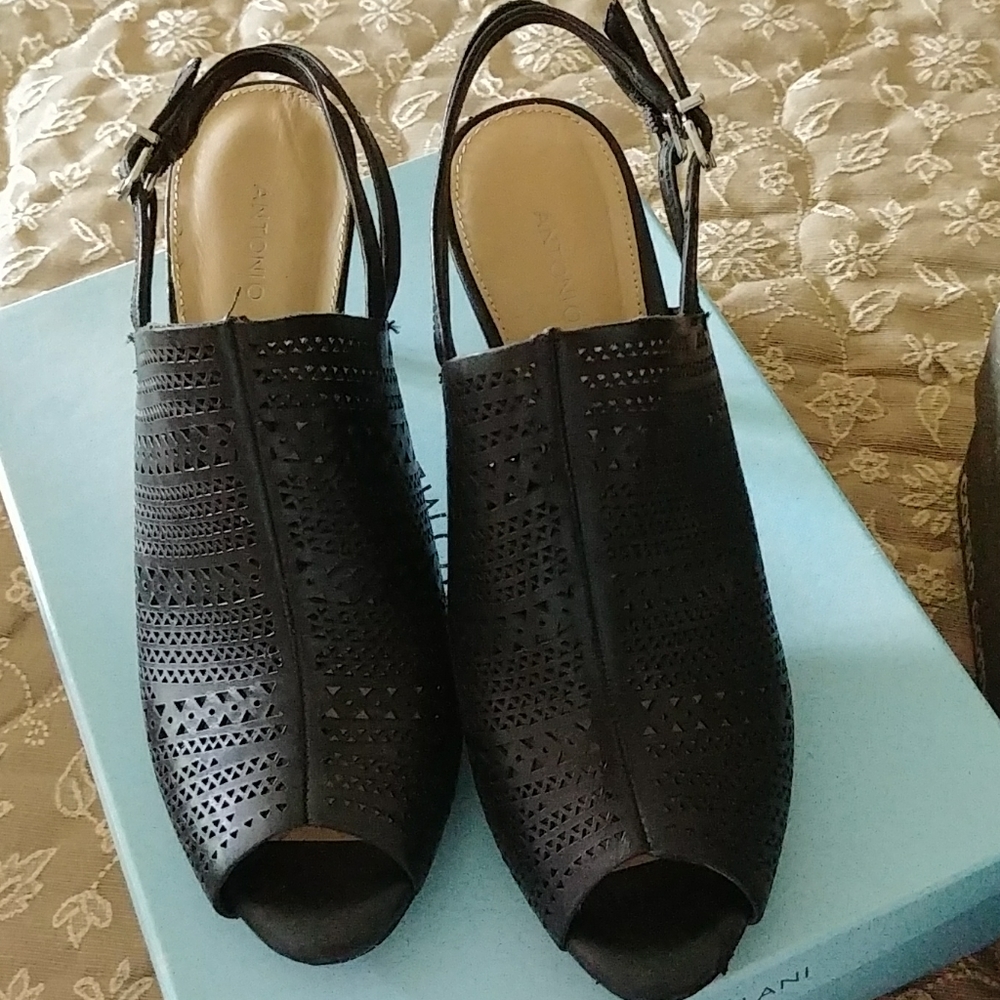 Sexy strappy. Box included